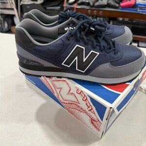 New Balance 574 Men's Dark Blue and Gray Running Sneakers Size 9.5 Brand New
